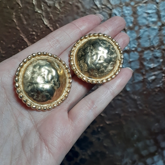 Vintage Goldtone Clip On Statement Earrings - Picture 14 of 14